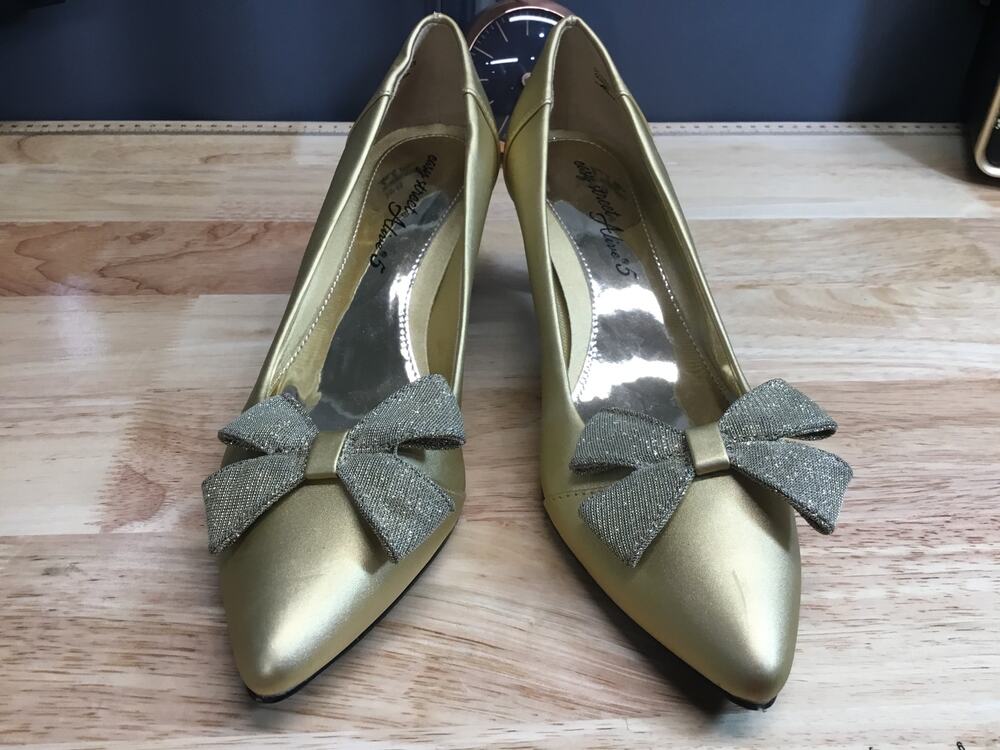 Easy Street Alive 5 Women's 9 Golden Leather Bow Slip-On Pointed Toe Pump Heels